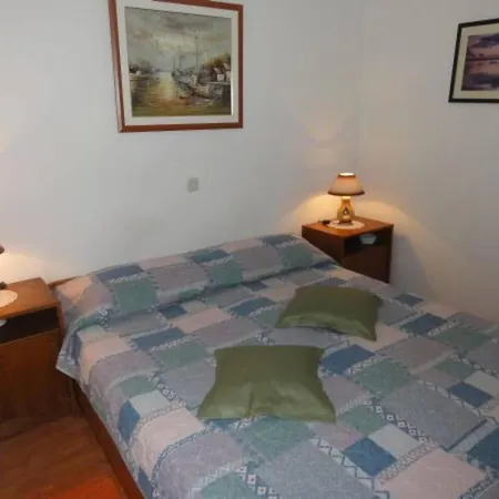 For 2, Sinisa In Apartamento *